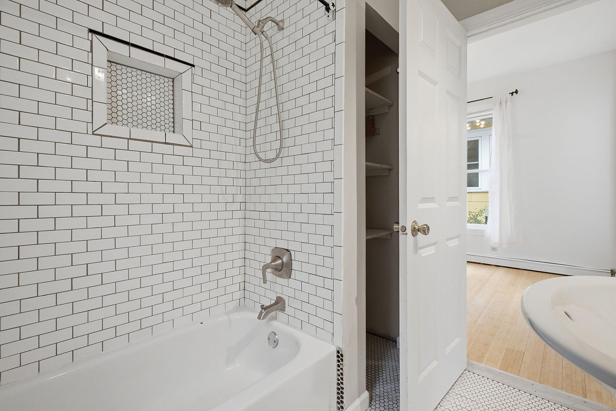 37-web-or-mls-234_E_Sidney_St_St_Paul_MN_9269.jpg