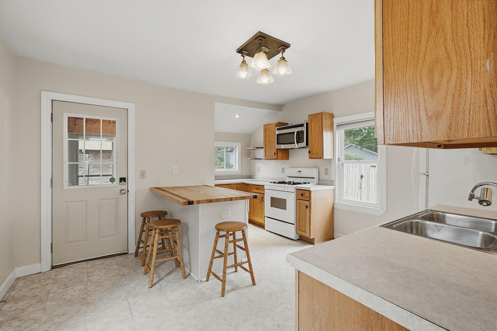 38-web-or-mls-234_E_Sidney_St_St_Paul_MN_9274.jpg