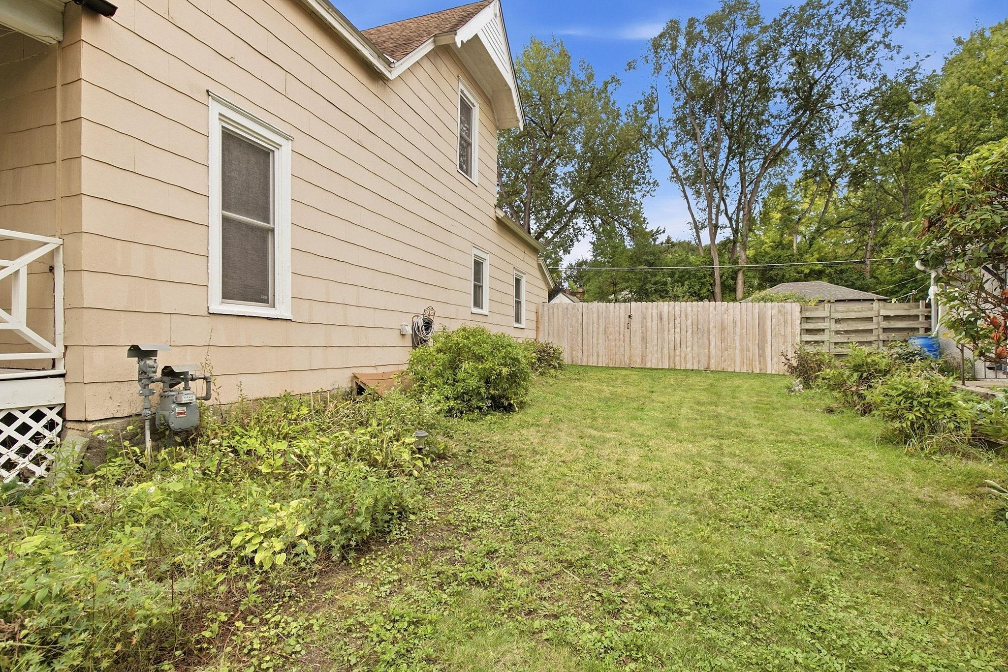 73-web-or-mls-234_E_Sidney_St_St_Paul_MN_9214.jpg