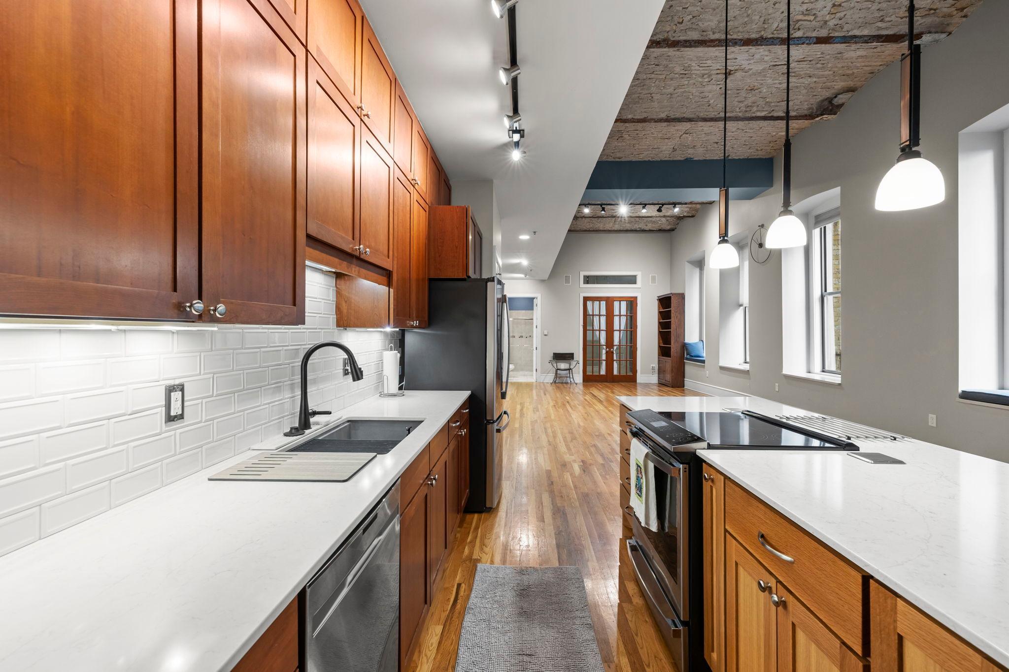 Ample cabinet and countertop for the master chef in all of us!
