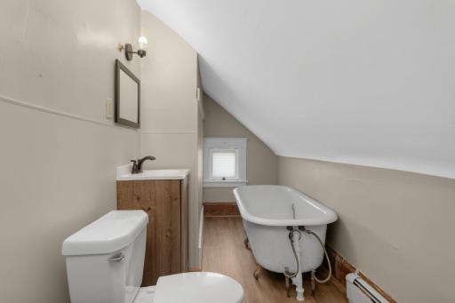 Front House: Upstairs 3/4 Bathroom