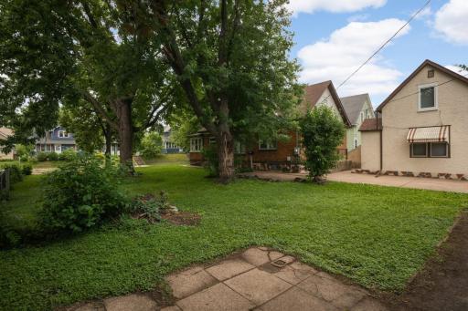 Huge Yard (Double-Lot)