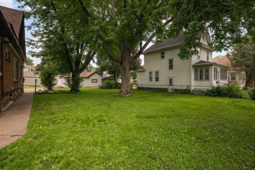 Huge Yard (Double-Lot)