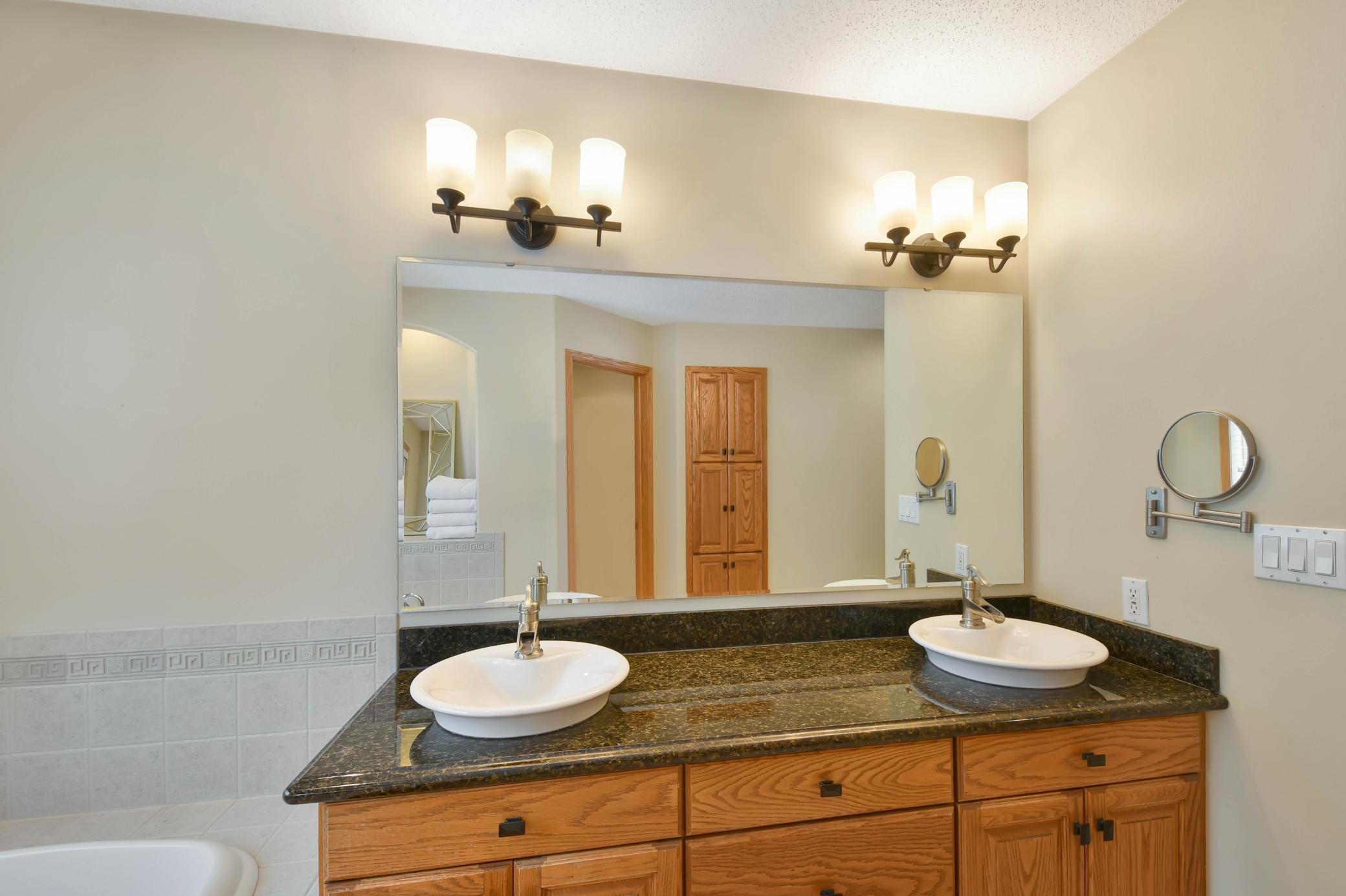 Primary dual sinks