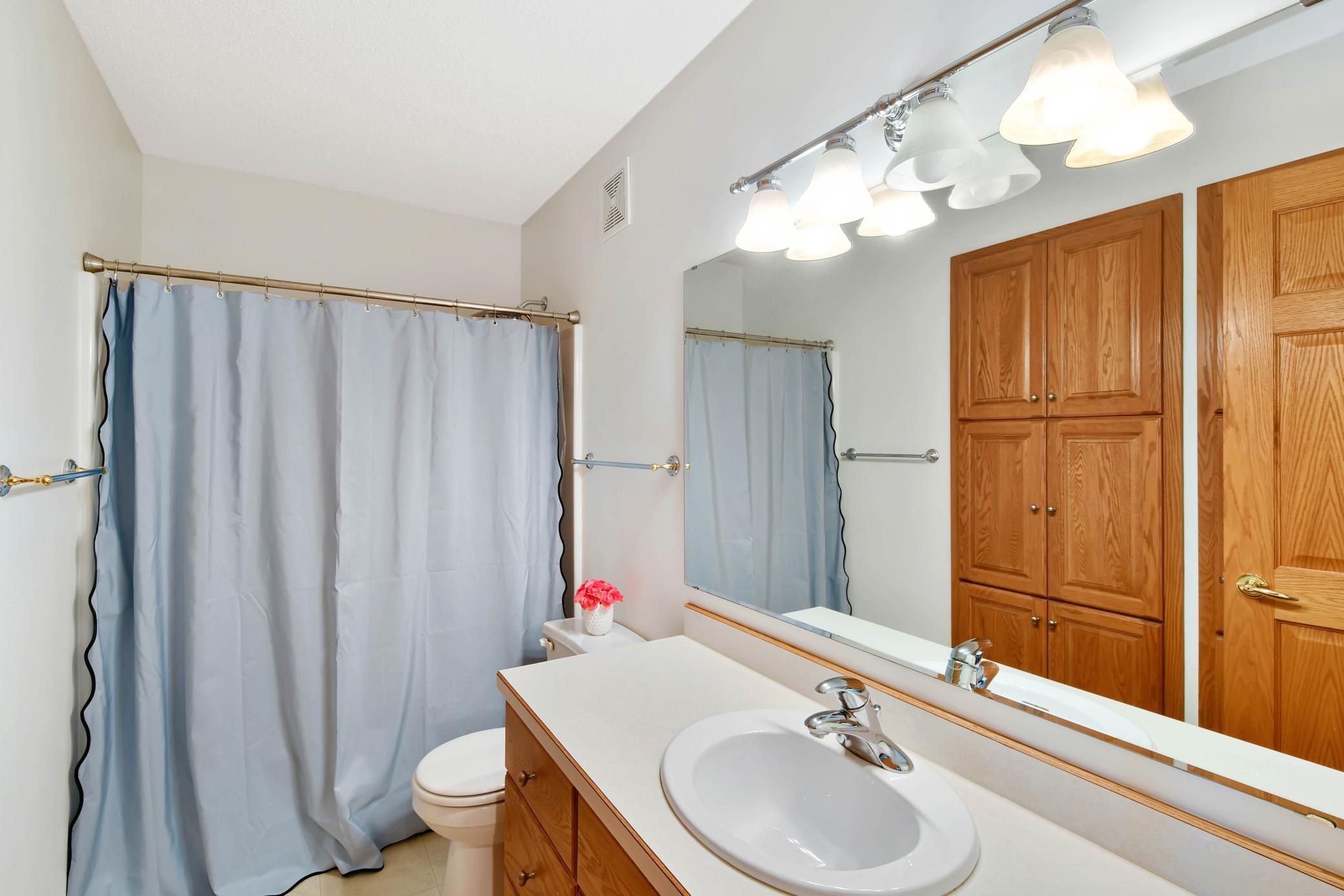 Upstairs full bath