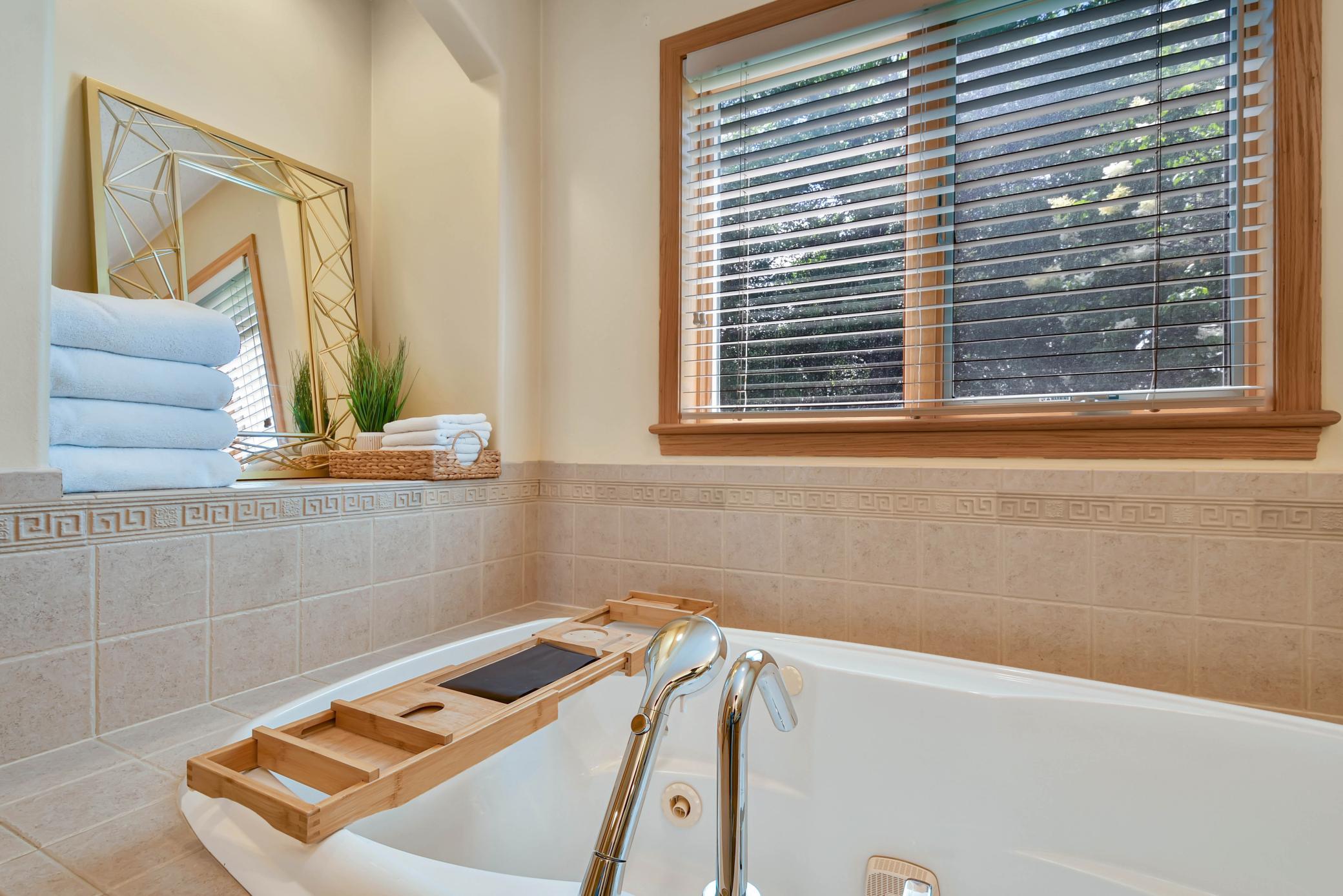 Primary jetted tub