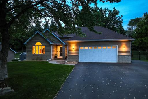 1104 Falls Curve, Chaska, MN 55318