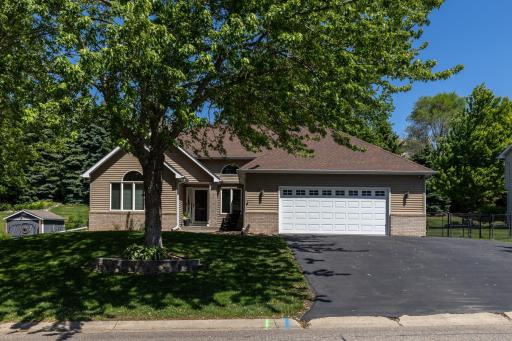 1104 Falls Curve, Chaska, MN 55318