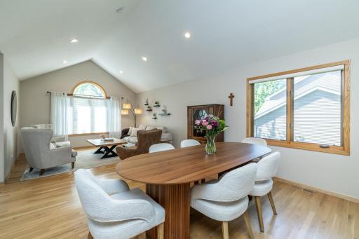 1104 Falls Curve, Chaska, MN 55318
