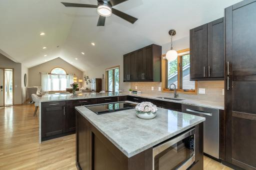 1104 Falls Curve, Chaska, MN 55318