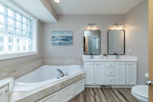 1104 Falls Curve, Chaska, MN 55318
