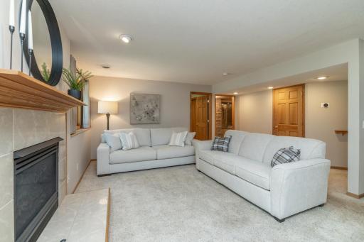1104 Falls Curve, Chaska, MN 55318