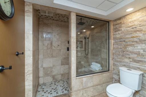 1104 Falls Curve, Chaska, MN 55318