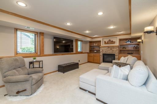 1104 Falls Curve, Chaska, MN 55318