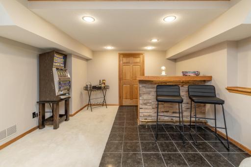 1104 Falls Curve, Chaska, MN 55318