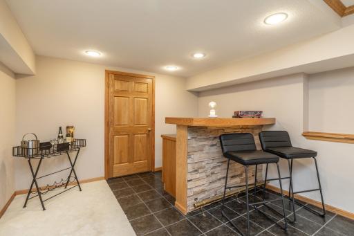 1104 Falls Curve, Chaska, MN 55318