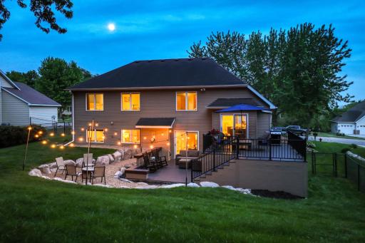 1104 Falls Curve, Chaska, MN 55318