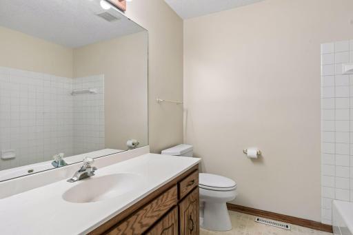 1799 1/2 County Road E E, 30, White Bear Lake, MN 55110