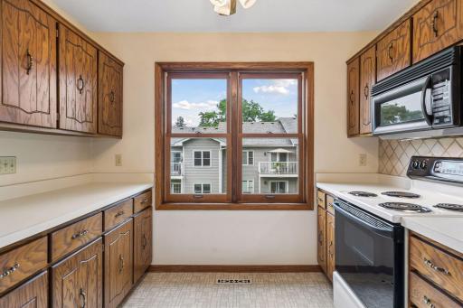 1799 1/2 County Road E E, 30, White Bear Lake, MN 55110