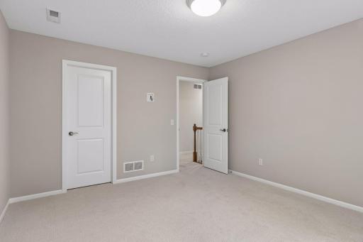 2404 Fieldstone Curve, Woodbury, MN 55129