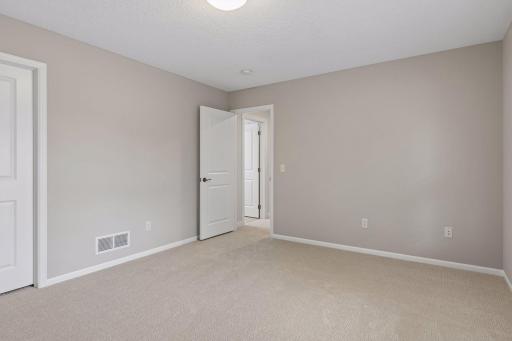 2404 Fieldstone Curve, Woodbury, MN 55129