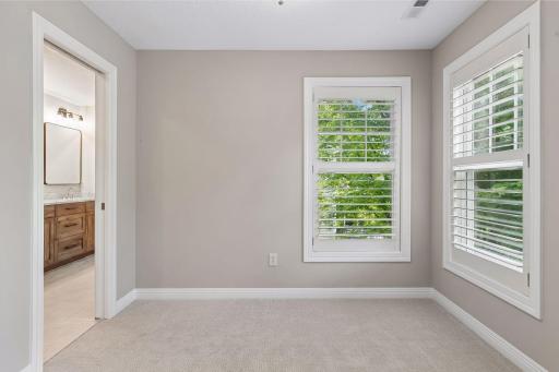 2404 Fieldstone Curve, Woodbury, MN 55129