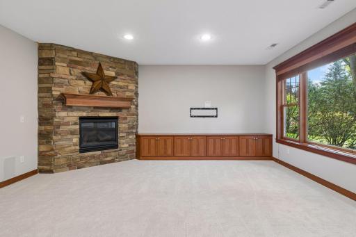 2404 Fieldstone Curve, Woodbury, MN 55129