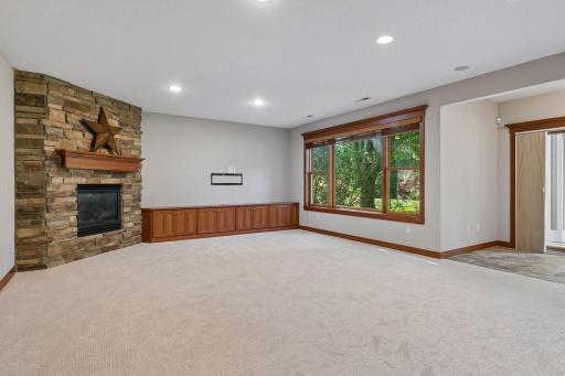 2404 Fieldstone Curve, Woodbury, MN 55129