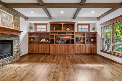 2404 Fieldstone Curve, Woodbury, MN 55129
