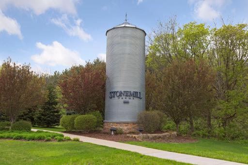 2404 Fieldstone Curve, Woodbury, MN 55129