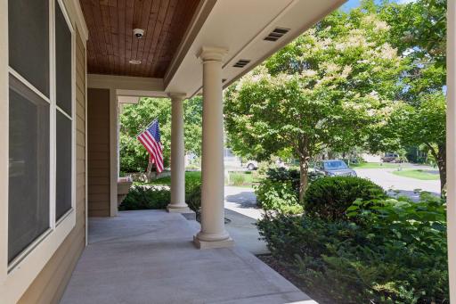 2404 Fieldstone Curve, Woodbury, MN 55129