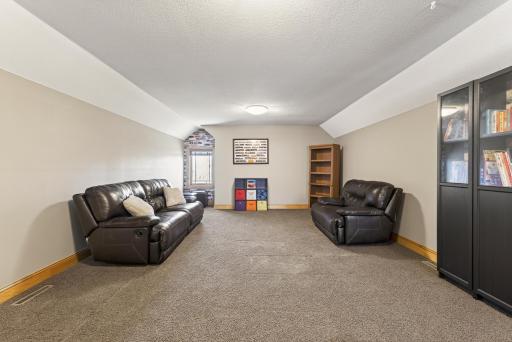 9951 Vagabond Court N, Maple Grove, MN 55311