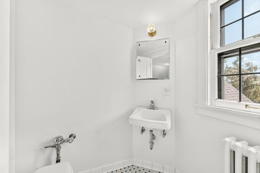 Ensuite attic bathroom