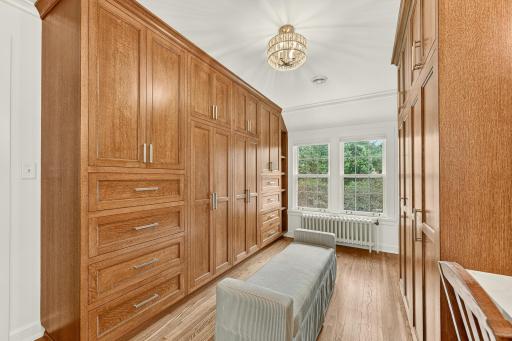 Built-in dressing room drawers and shelving
