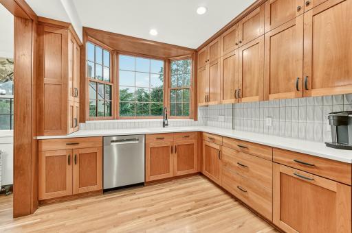 New expansive bay window