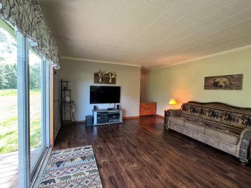 LV toward bedrooms