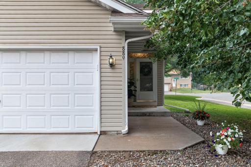 Spacious & Bright End Unit