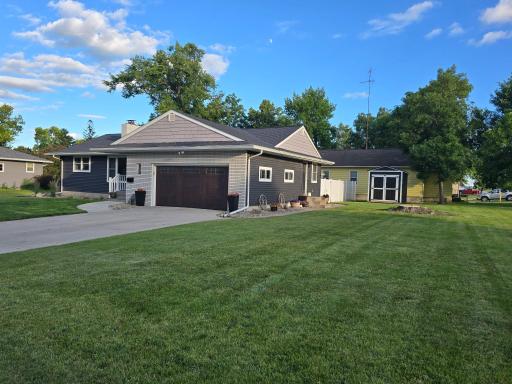 1207 W Park Avenue, Olivia, MN 56277