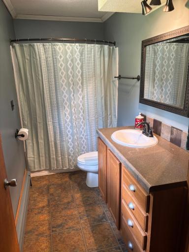 Main floor full bath.
