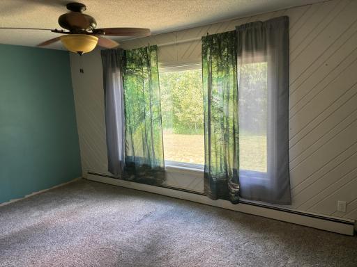 Another view of the livingroom.