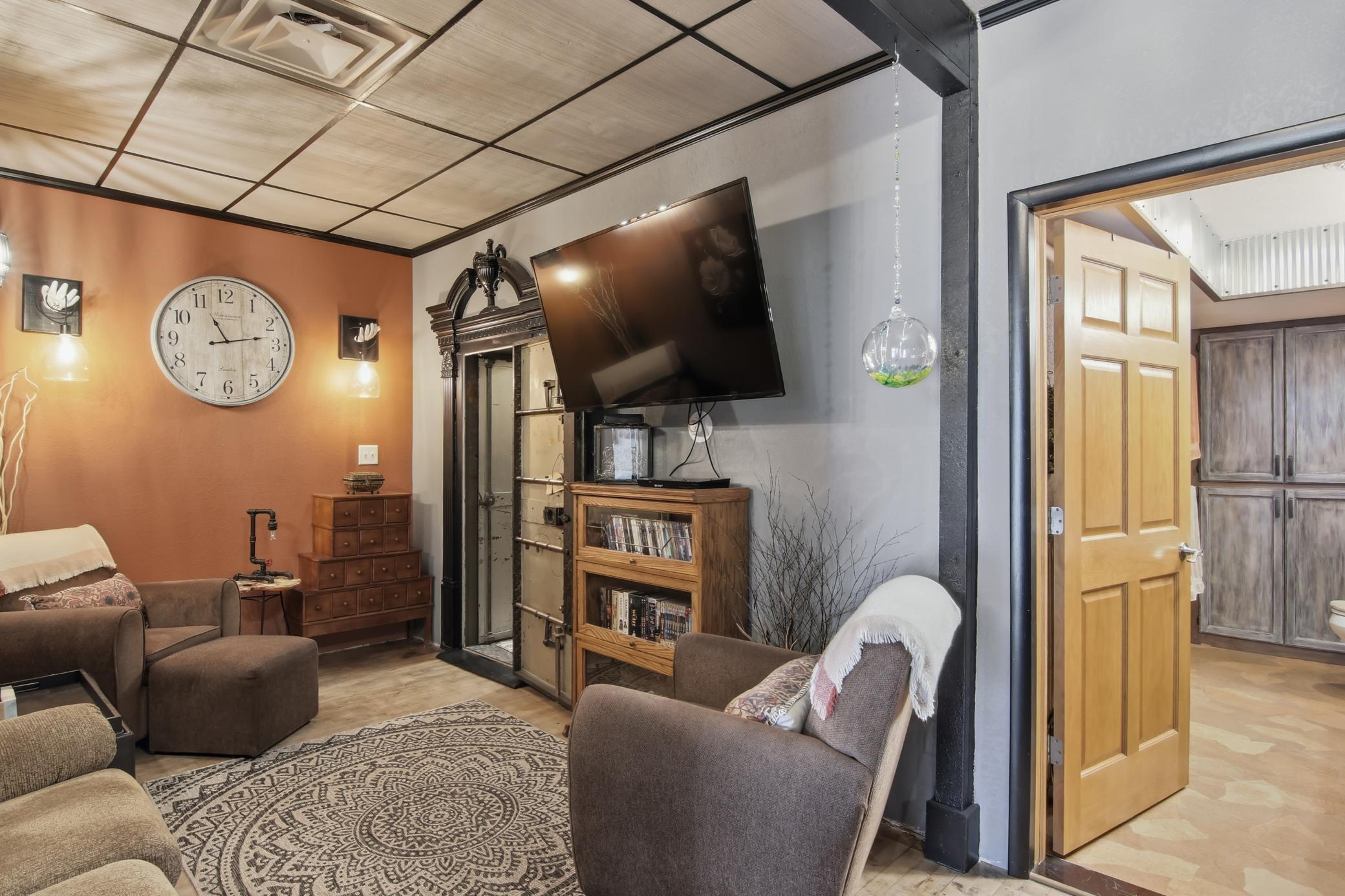 02-LivingRoom-1-jpg.jpg
