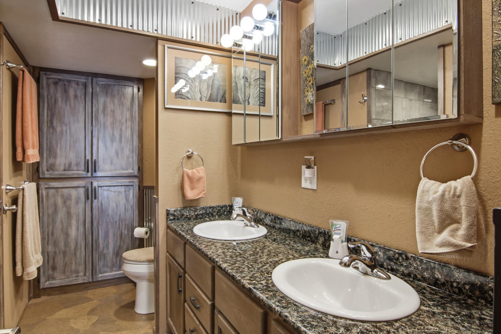 12B-Bathroom-2-jpg.jpg