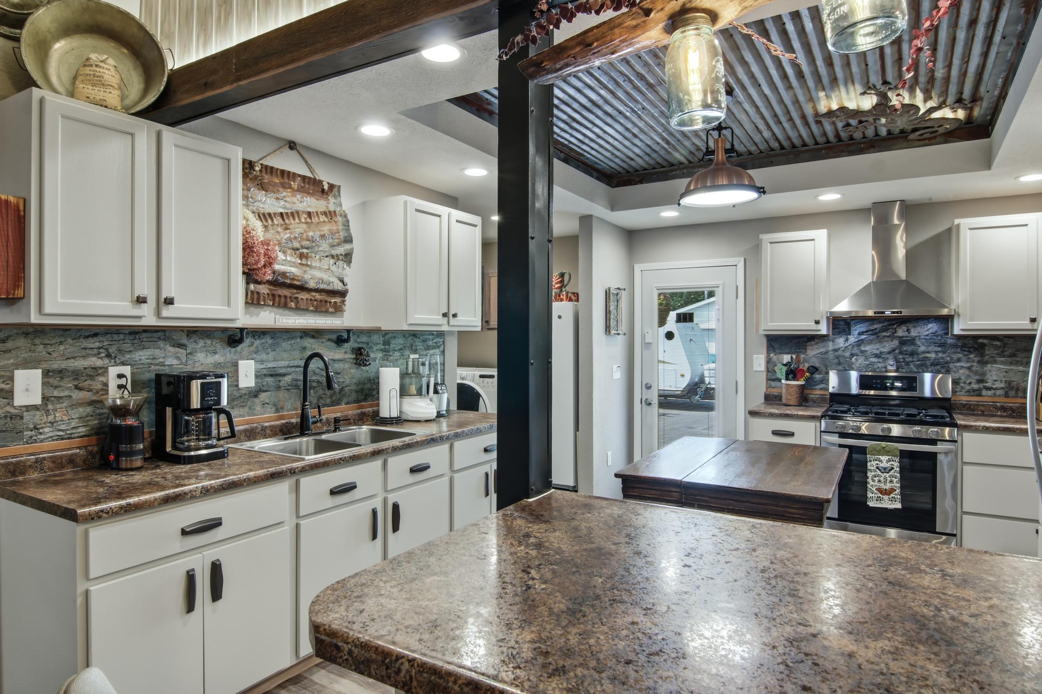 03-Kitchen-8-jpg.jpg
