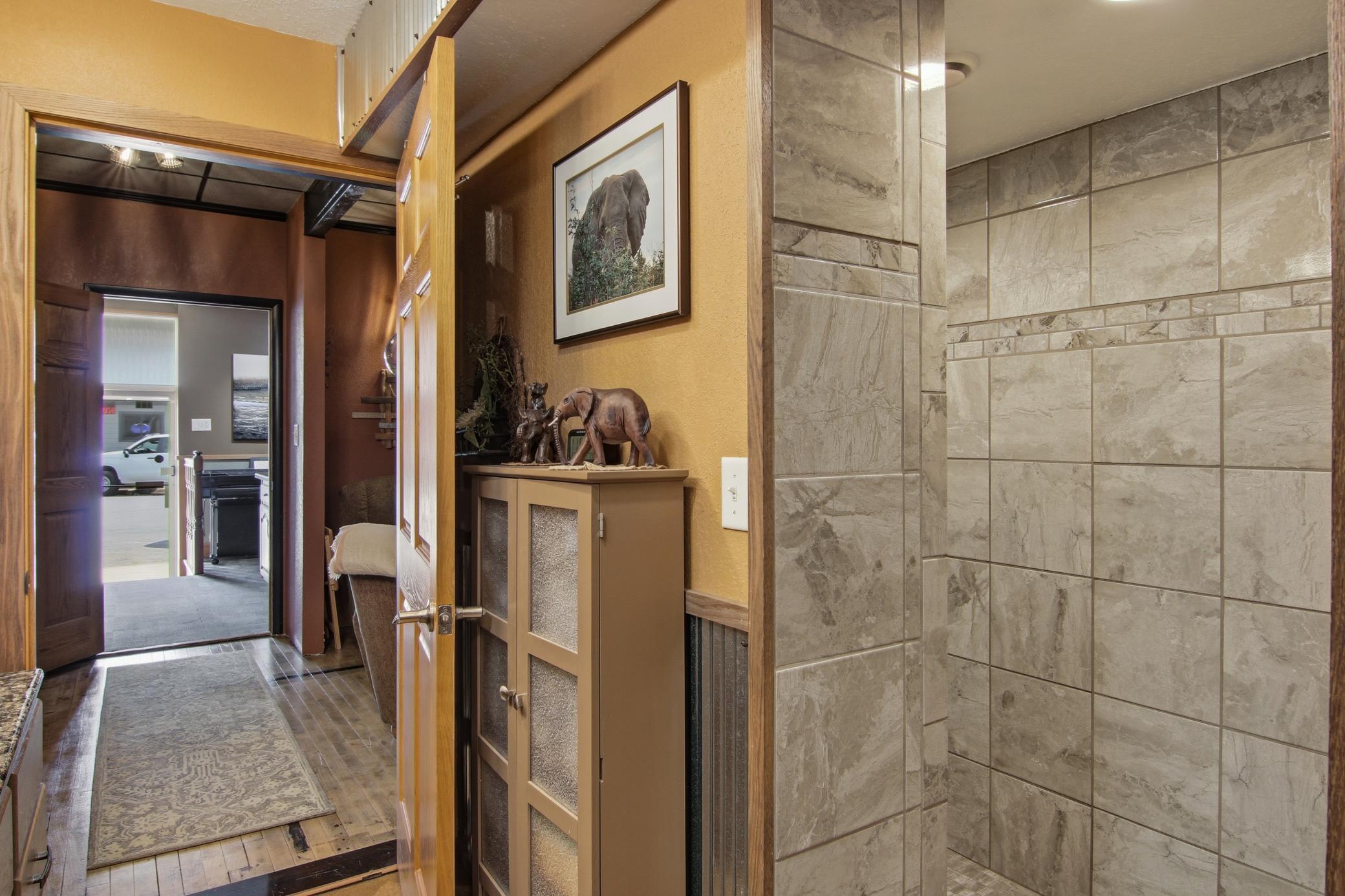 12B-Bathroom-3-jpg.jpg