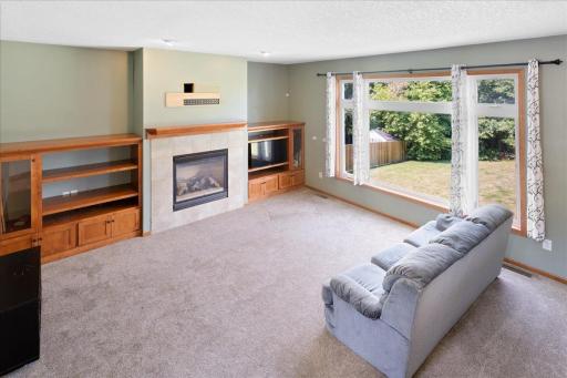 A Sumptous Living Room Connects Everyone