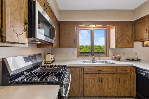 7885 Kingsview Lane N, Maple Grove, MN 55311