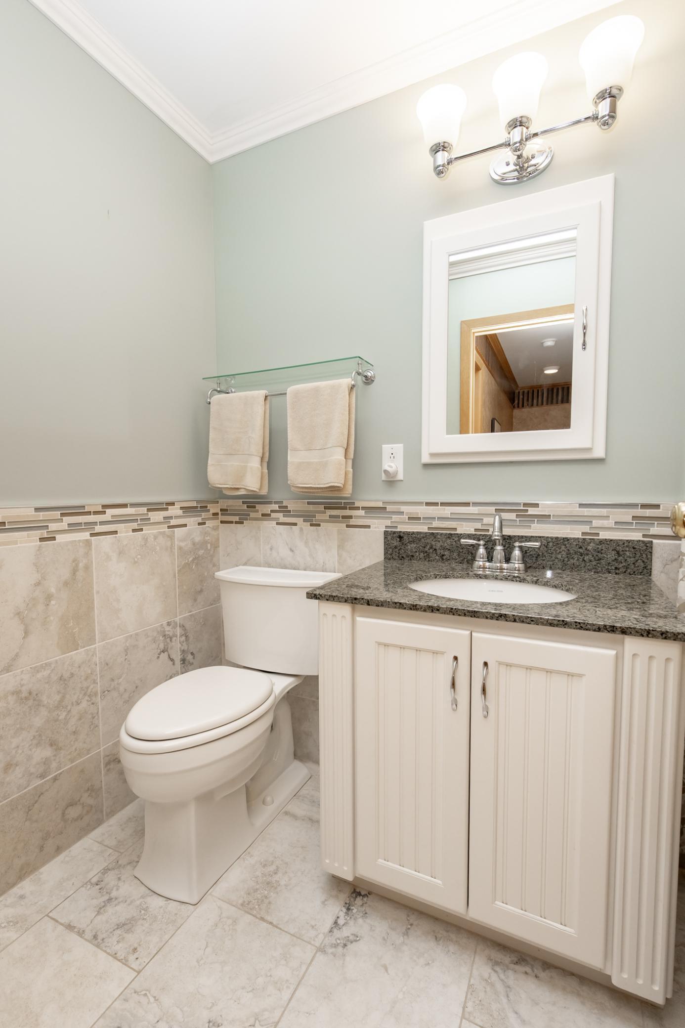 Bathroom 1 - Full