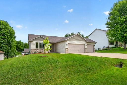 634 8th Street SW, Pine Island, MN 55963