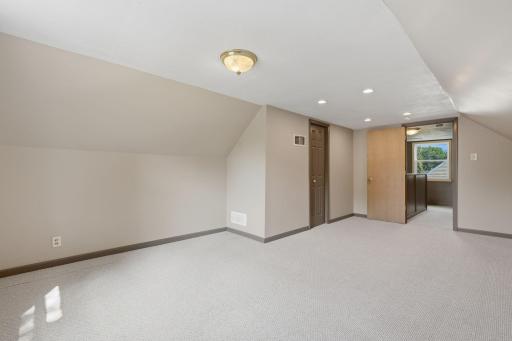 909 Selby Avenue, Saint Paul Park, MN 55071