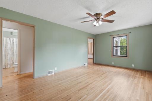 909 Selby Avenue, Saint Paul Park, MN 55071
